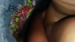Soti hoi bhabhi ko cuchi daba ke pela part 2