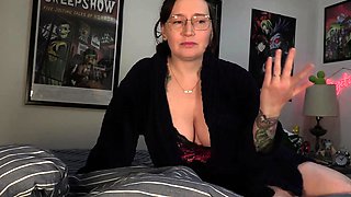 Bettie Bondage – Mom’s Vacation Confession