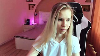 Tasty amateur blonde babe masturbating on web cam