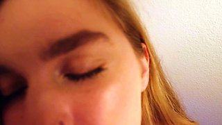 Amateur Webcam Cute Teen Plays Solo with Big