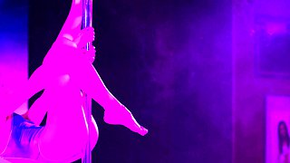 Blonde solo jerking off