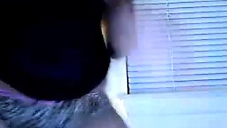 Voluptuous Ebony Dancer Shakes it for the Webcam