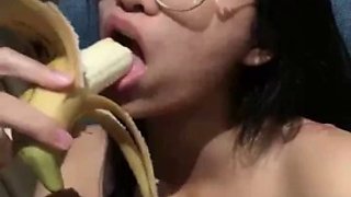 A college student with the best contrast, earning over 10,000 yuan a day, working hard for money, live broadcast in China Jiaotiao Snake. My breasts have grown the best, from the dormitory to the hotel 1