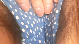 Mom in Bed, Touching Her Hot Pussy to Masturbate Before Bed