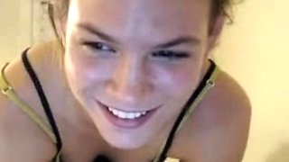 Cute amateur webcam teen girl toying pussy on webcam