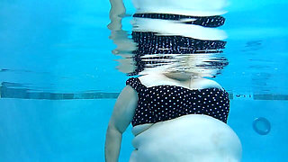 Watch BBW Nurse Vicki Exercise in Pool with Underwater Camera See My