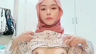 Hottie Malay Hijab Solo Frigging Ejaculation