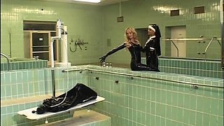 Amateur fetish threesome fucking