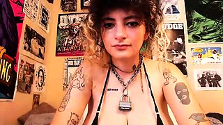 Big boobs webcam slut toys her asshole