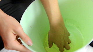 Super Sexy Skinny Top Babe Pissing