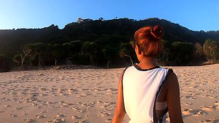 Les amateurs fingering pussy outdoors on soccer field