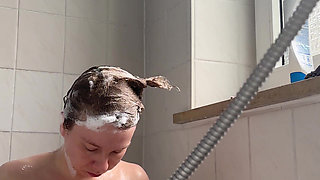 Hot Teen Shaves Her Pussy