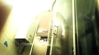Stepdaughter 25 spied on in shower (gorgeous body)