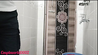 Pakistani plumber chudai  indian housewife at bathroom