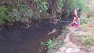 A encounter inbetween strangers at the creek finishes in sudden romp.