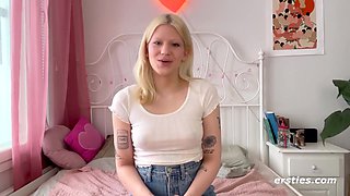 Hot Babe Lizzy Loves When People Watch Her Masturbate