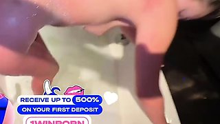 Real couple has steaming homemade sex in the bathroom