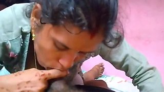 Bhabhi Gives Blowjob with Pleasure – Desi Amateur Teen
