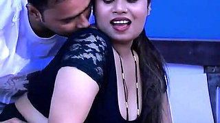 Maid Was Shocked to See Her Malik Penis Erect