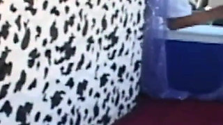 Young blonde babe gets facial in the van