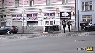 Hunt4k. dude pays attractive tourist cash for quickie at his place