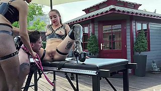 Amateur Threesome With 2 Brunettes