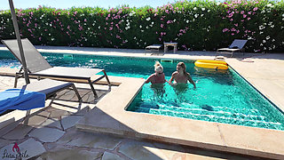 Piss Holiday with Rosella Extreme?! Swallow It: Lesbian Piss Directly in Her Face!