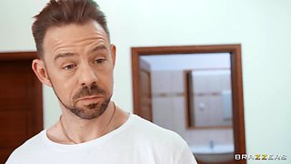 Daphne Turns The Massage Table With Erik Everhard, Erica Black - Brazzers