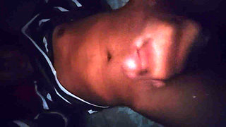 Squirting the trunk at night in the room 🥵