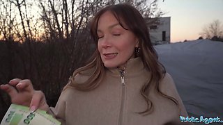 A brunette slut gives up her pussy in exchange for money