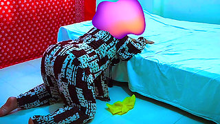 Desi Hot Stepmom Fucked By Stepson When She Was Cleaning Him Room, & shows him full sex on video call