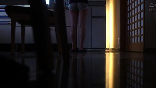 Japanese mommy getting her juicy asian pussy fingered