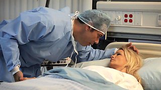 Stunning cougar Jessica Drake exciting adult scene