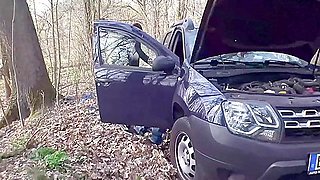 Bei Autopanne Notgeile Fahrerin Angewichst