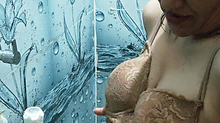 Desi Bhabhi Bathing