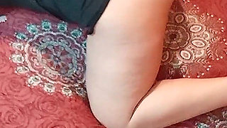 Stepmom Receives a Hot Creampie That Ends in Her Pussy