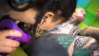 Alt Babe Threesome with Deep Anal Gapes and Messy Facial