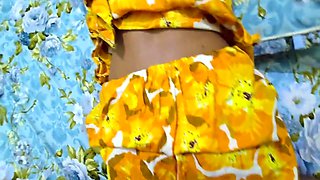 Pakistani Beautiful Aunty Invite Hot Boy Big Ass Big Boobs