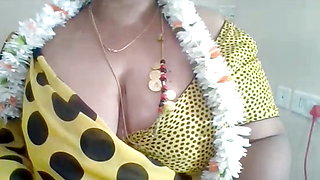 Telugu yellow Saree Aunty Open Bigboobs Sucking Puffy Nipples Sucking Dirty Talking Telugu Audio