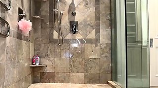 Sexy naked blonde Kiara Lord solo masturbation