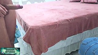 Mama Studio: I went to produce the towel to my bro-in-law in the bathroom while I was cleaning the palace.