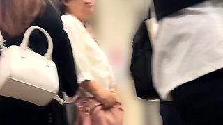 Amateur hottie fucked outdoor in public