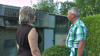 She Gets Horny in the Sun and He Makes Her Moan