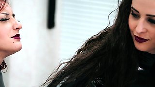 Redhead MILF gives an amateur bj before fucking