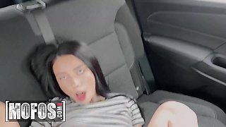 Cute Slim Brunette Uber Driver Gianna Ivy Sucks & Rides Her Client's Dick In the Car Till Getting CIM