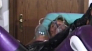 Threesome in the clinic to enjoy between apparature and sexy lesbians