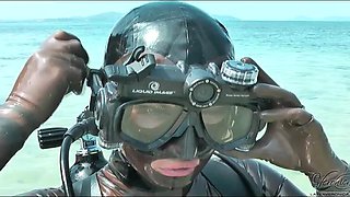 Blonde in latex scuba gear 2: Solo, Fetish  Beach Porn