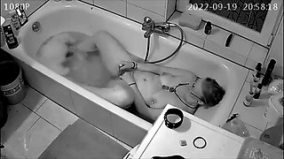Cam Catches MILF Masturbating in the Tub While Video Chatting