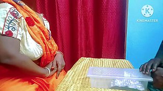Lady doctor giving treatment for a impotent guy in her style and gave a nice handjob with oil massage with full tamil audio