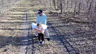 Risky outdoor fuck with booty white girl nutting inside her